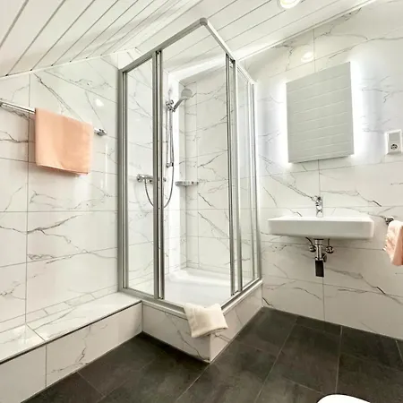 Deutsches Haus Mit Wlan Und Parkplatz, Hdz Und Kliniken In Der Naehe, Direkt An Der A2 Und A30 Gelegen Hotell Lohne (North Rhine-Westphalia)