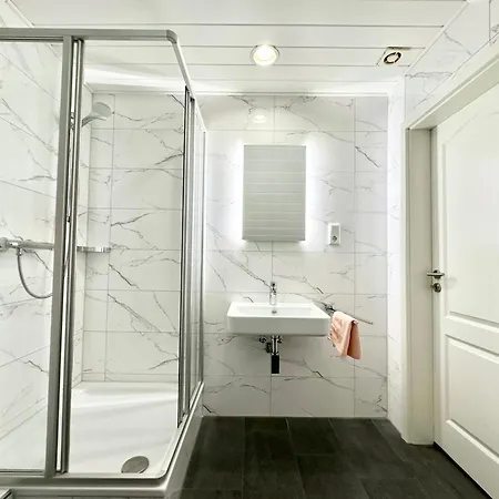 Deutsches Haus Mit Wlan Und Parkplatz, Hdz Und Kliniken In Der Naehe, Direkt An Der A2 Und A30 Gelegen Hotell *