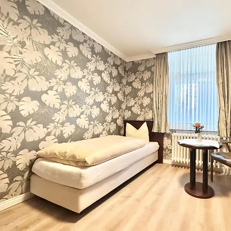 Deutsches Haus Mit Wlan Und Parkplatz, Hdz Und Kliniken In Der Naehe, Direkt An Der A2 Und A30 Gelegen