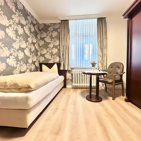 Deutsches Haus Mit Wlan Und Parkplatz, Hdz Und Kliniken In Der Naehe, Direkt An Der A2 Und A30 Gelegen Hotel *