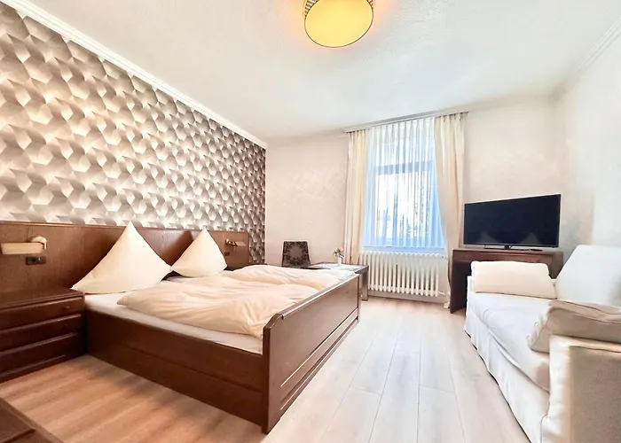 Hotel Deutsches Haus Mit Wlan Und Parkplatz, Hdz Und Kliniken In Der Naehe, Direkt An Der A2 Und A30 Gelegen