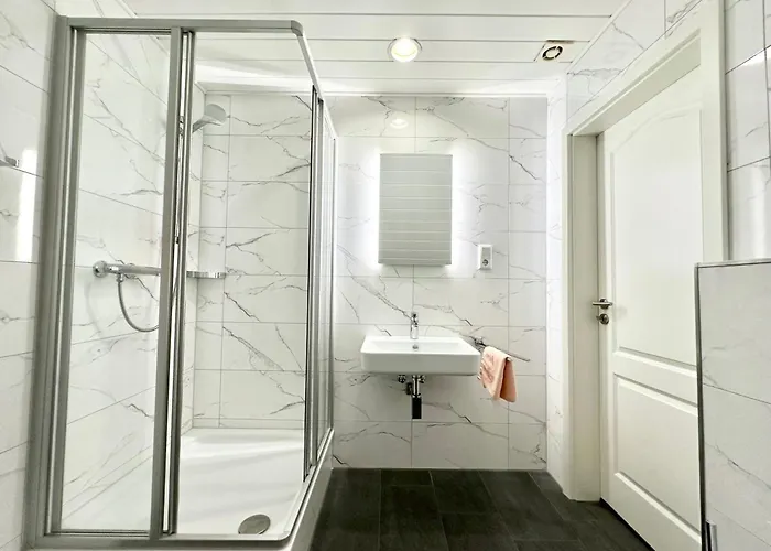 Deutsches Haus Mit Wlan Und Parkplatz, Hdz Und Kliniken In Der Naehe, Direkt An Der A2 Und A30 Gelegen Hotel *