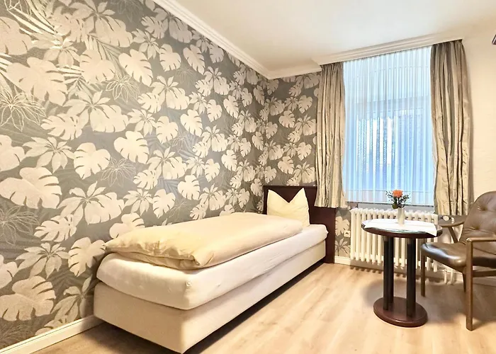 Deutsches Haus Mit Wlan Und Parkplatz, Hdz Und Kliniken In Der Naehe, Direkt An Der A2 Und A30 Gelegen