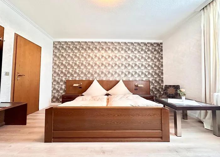 Hotel Deutsches Haus Mit Wlan Und Parkplatz, Hdz Und Kliniken In Der Naehe, Direkt An Der A2 Und A30 Gelegen *