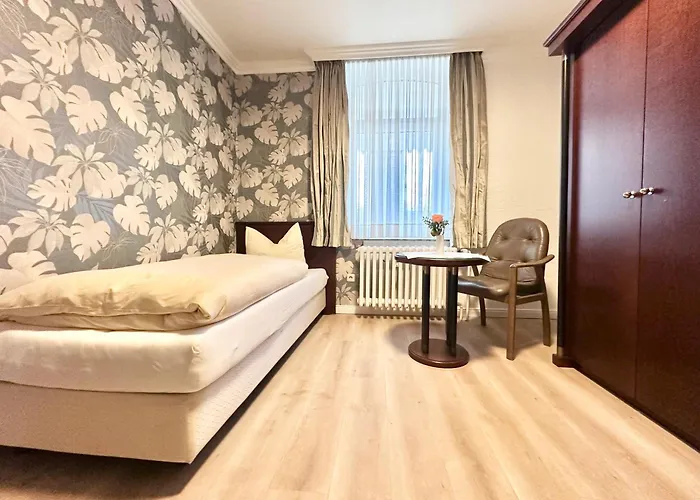 Deutsches Haus Mit Wlan Und Parkplatz, Hdz Und Kliniken In Der Naehe, Direkt An Der A2 Und A30 Gelegen Hotel *