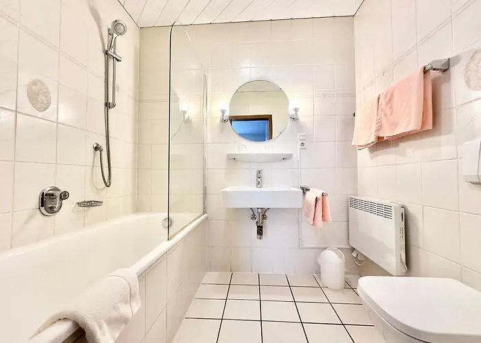 Deutsches Haus Mit Wlan Und Parkplatz, Hdz Und Kliniken In Der Naehe, Direkt An Der A2 Und A30 Gelegen Hotel Lohne (North Rhine-Westphalia)